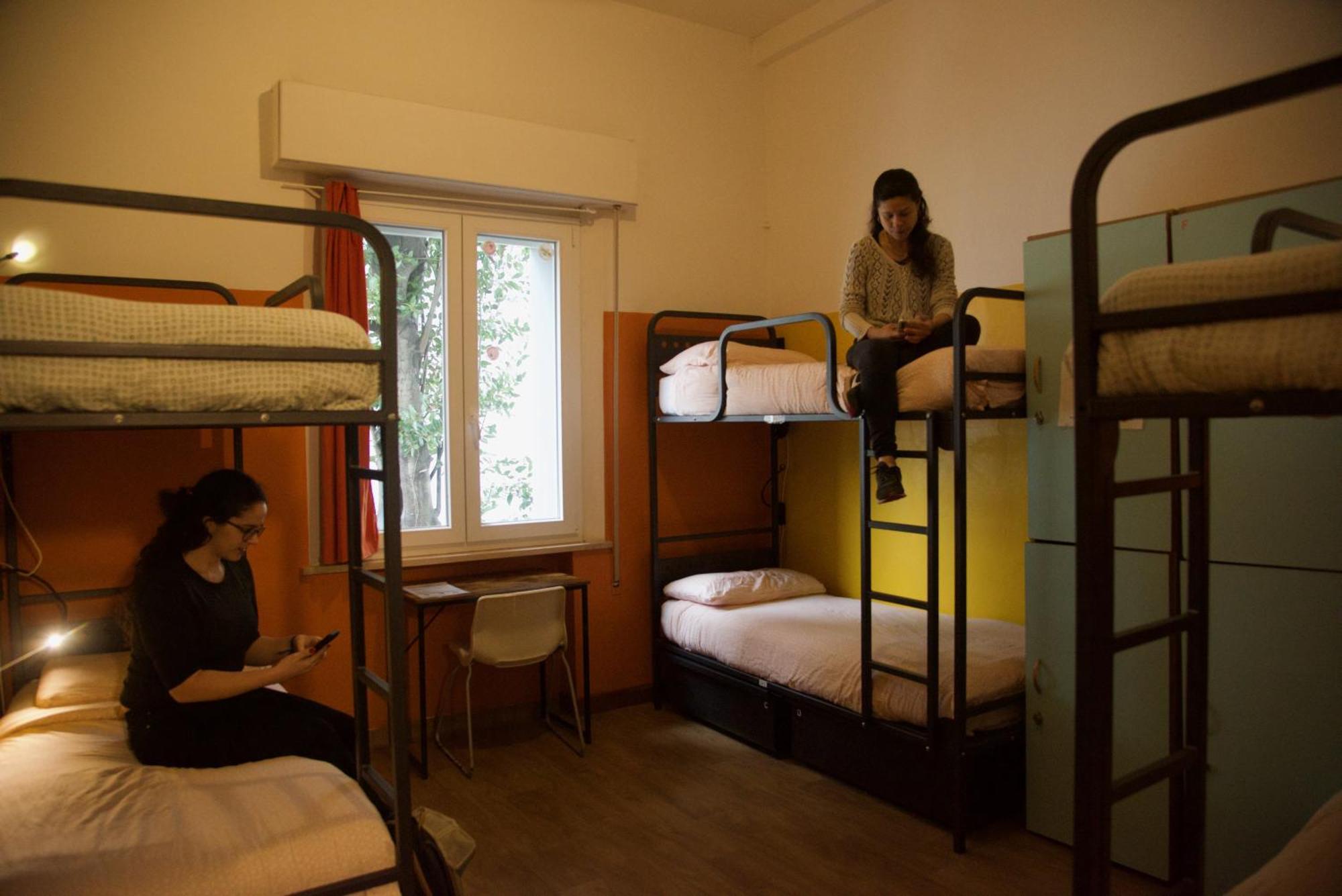 Bed 6-Bed Female Dormitory Room Private Bathroom