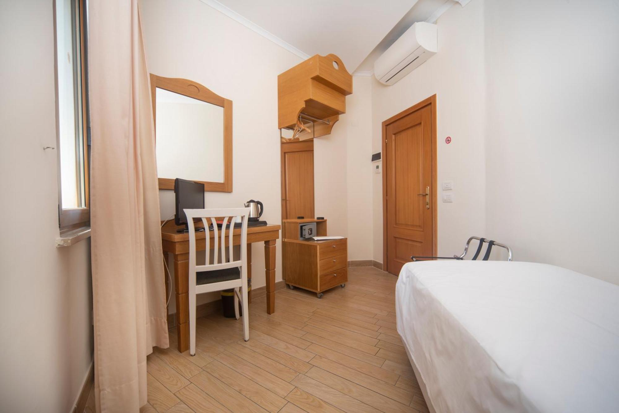 Classic Single Room