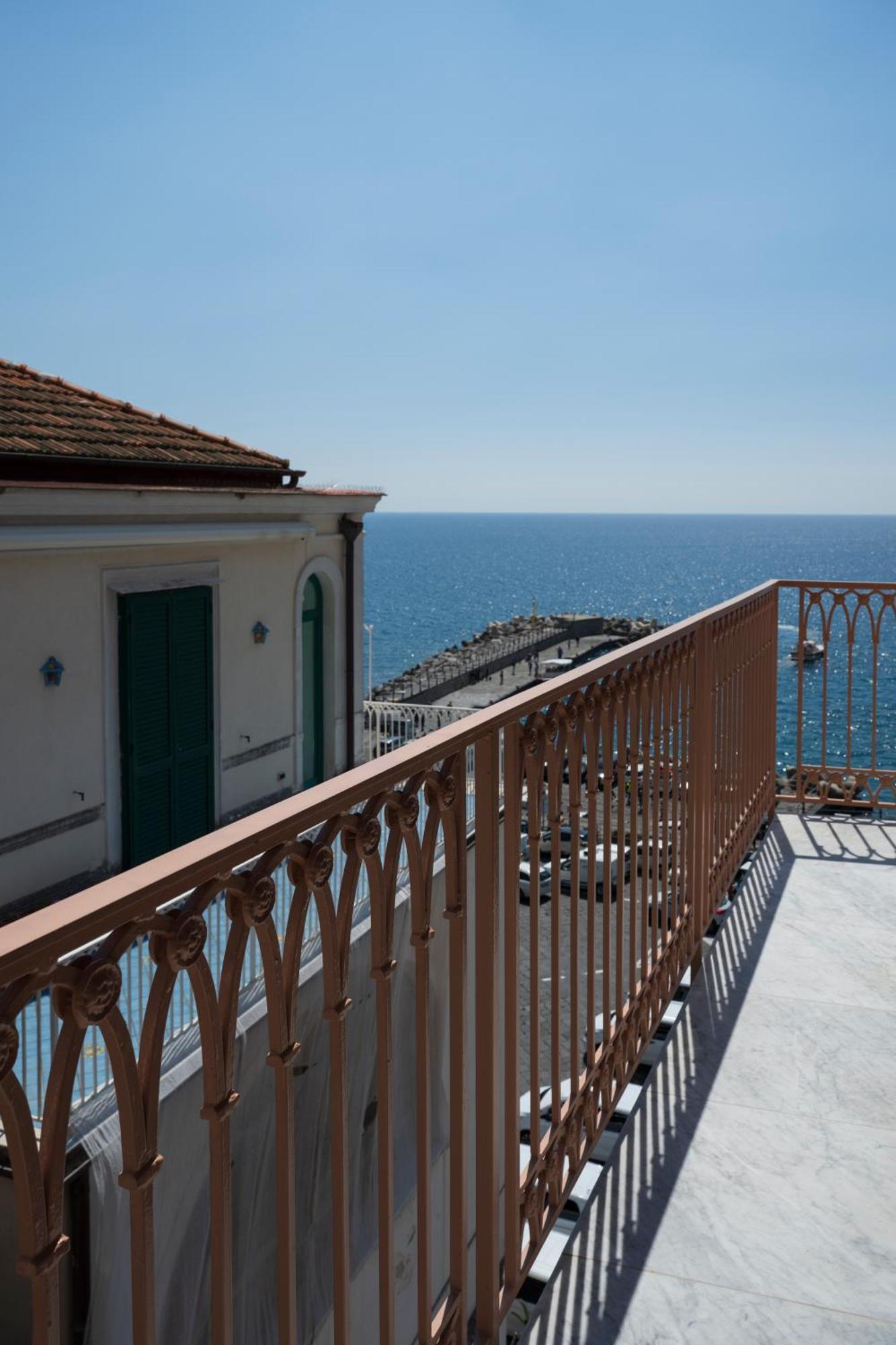 Camera Deluxe Matrimoniale con Vista Mare