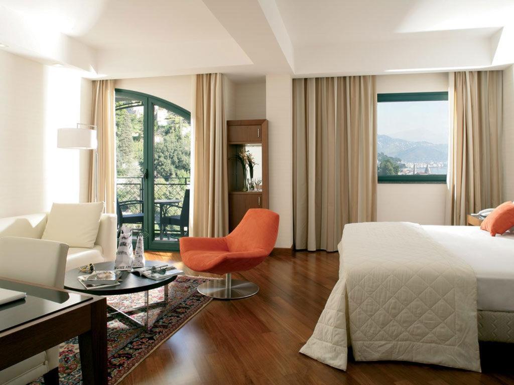Serien Suite with Partial Sea View