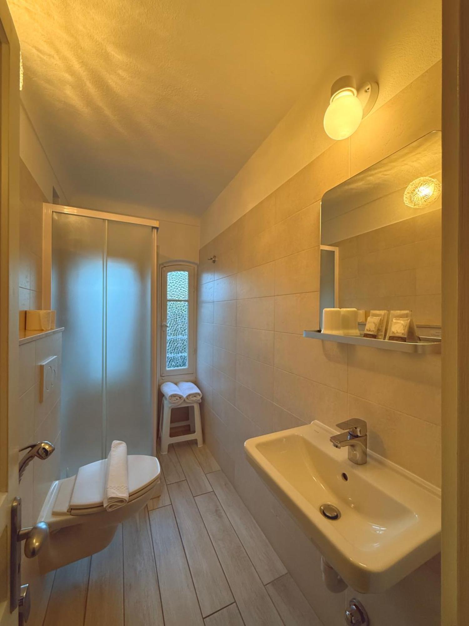 Camera Matrimoniale con Bagno Privato Esterno