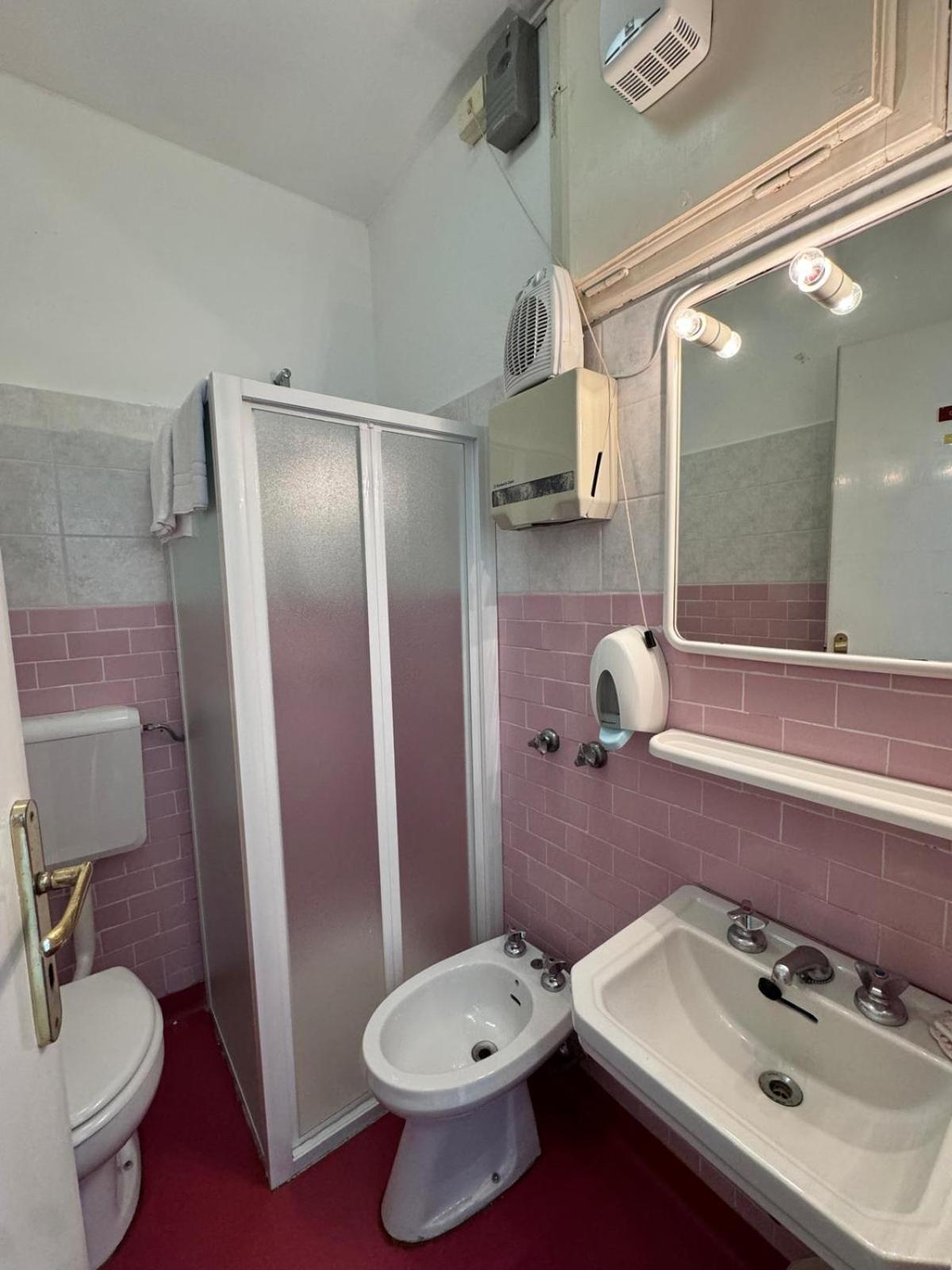 Camera Singola con Bagno Privato Esterno