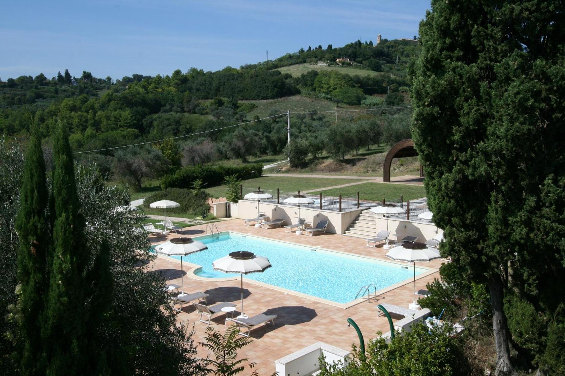 Camera Matrimoniale con Vista Piscina