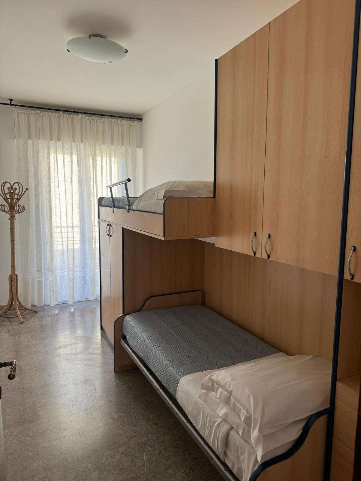 Appartamento con 3 Camere da Letto e Balcone - Dependance