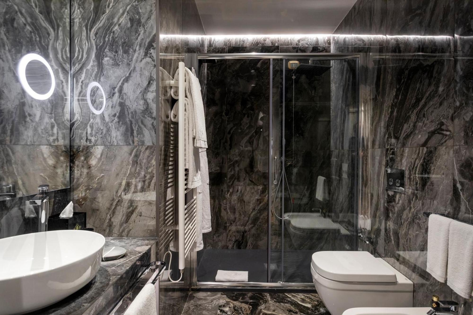 Deluxe Room,1681715334:JPEG