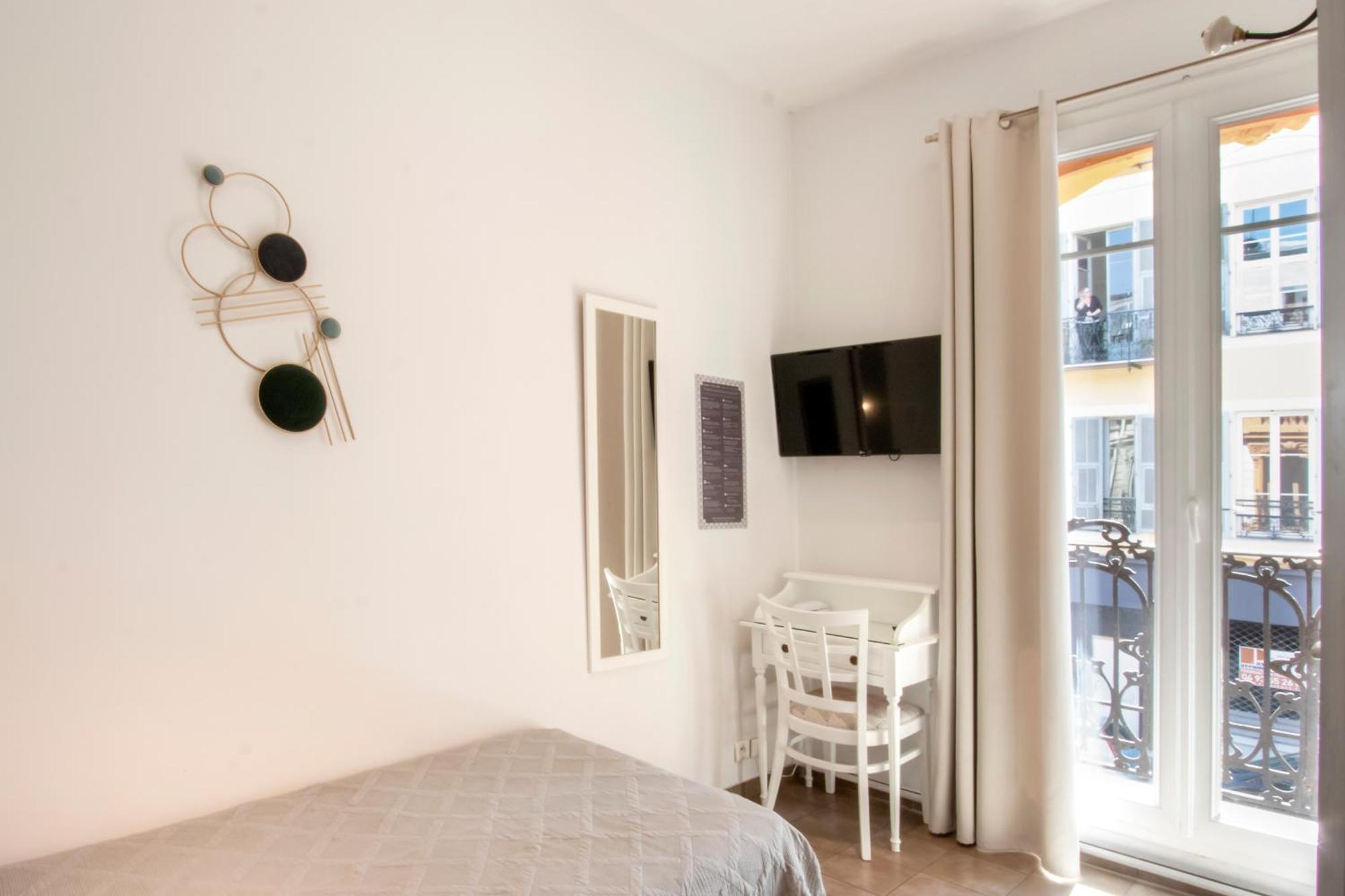 Small Single Room,1696620680:JPEG