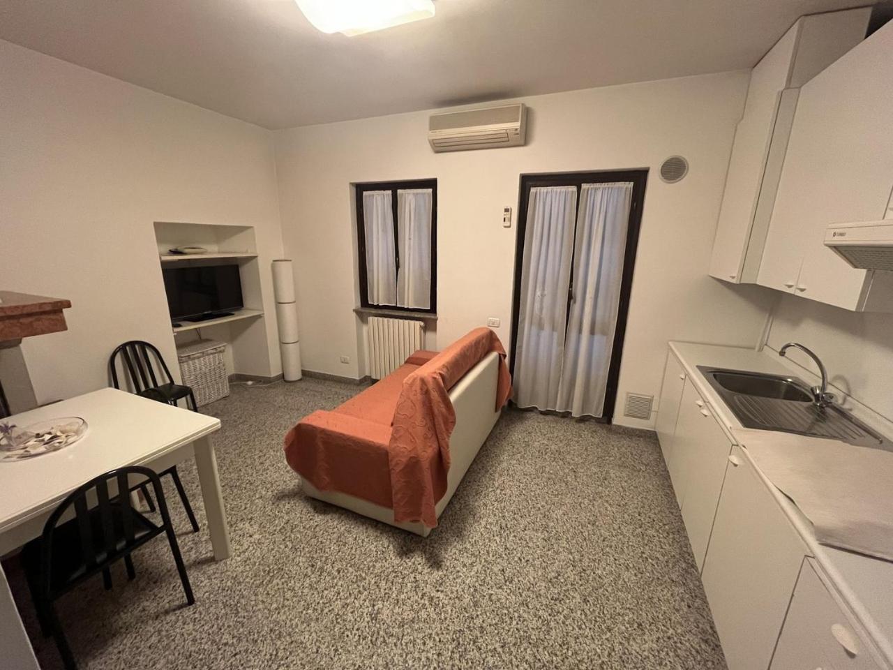 One-Bedroom Apartment Balcony,1697203009:JPEG