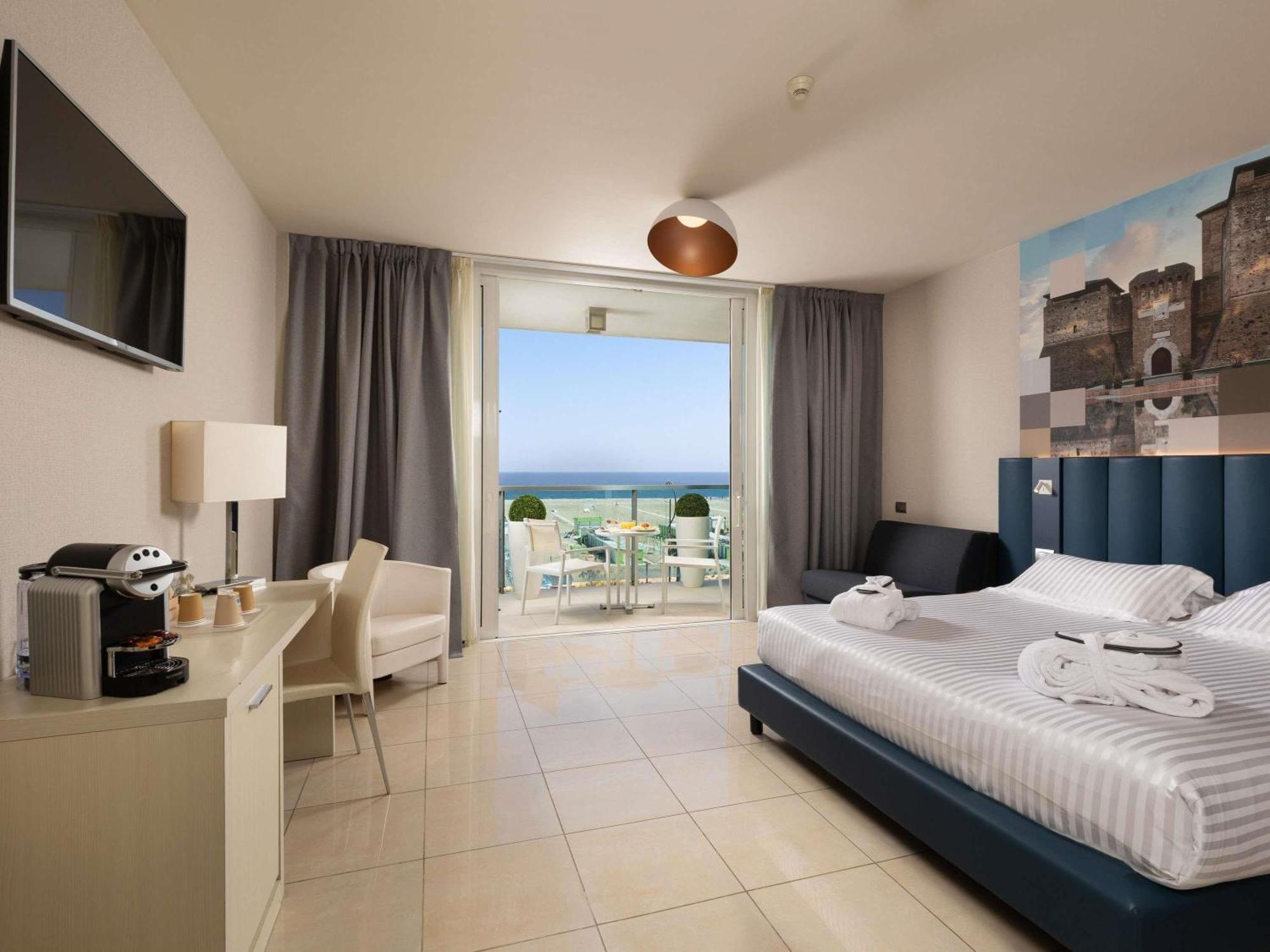 Camera Privilege Fronte Mare con 1 Letto Matrimoniale e 1 Letto Singolo