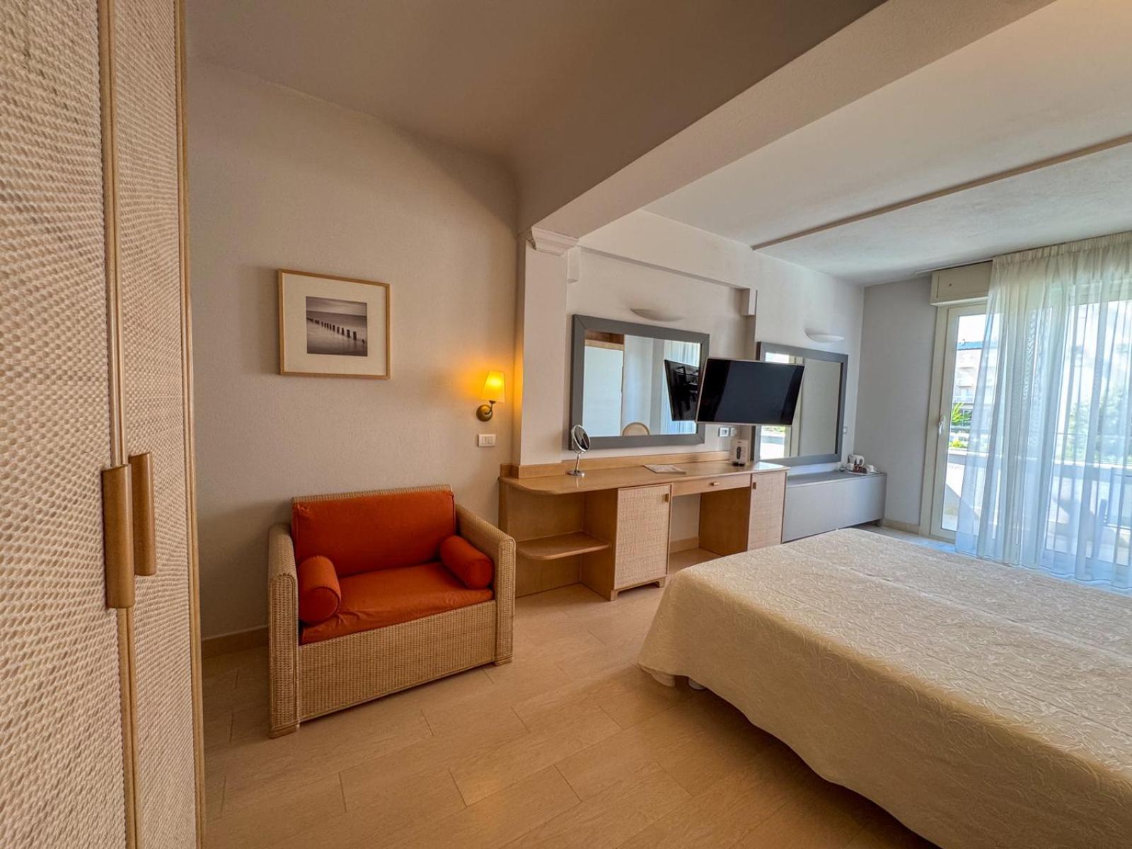 Triple Room with Pool View - Beach Access