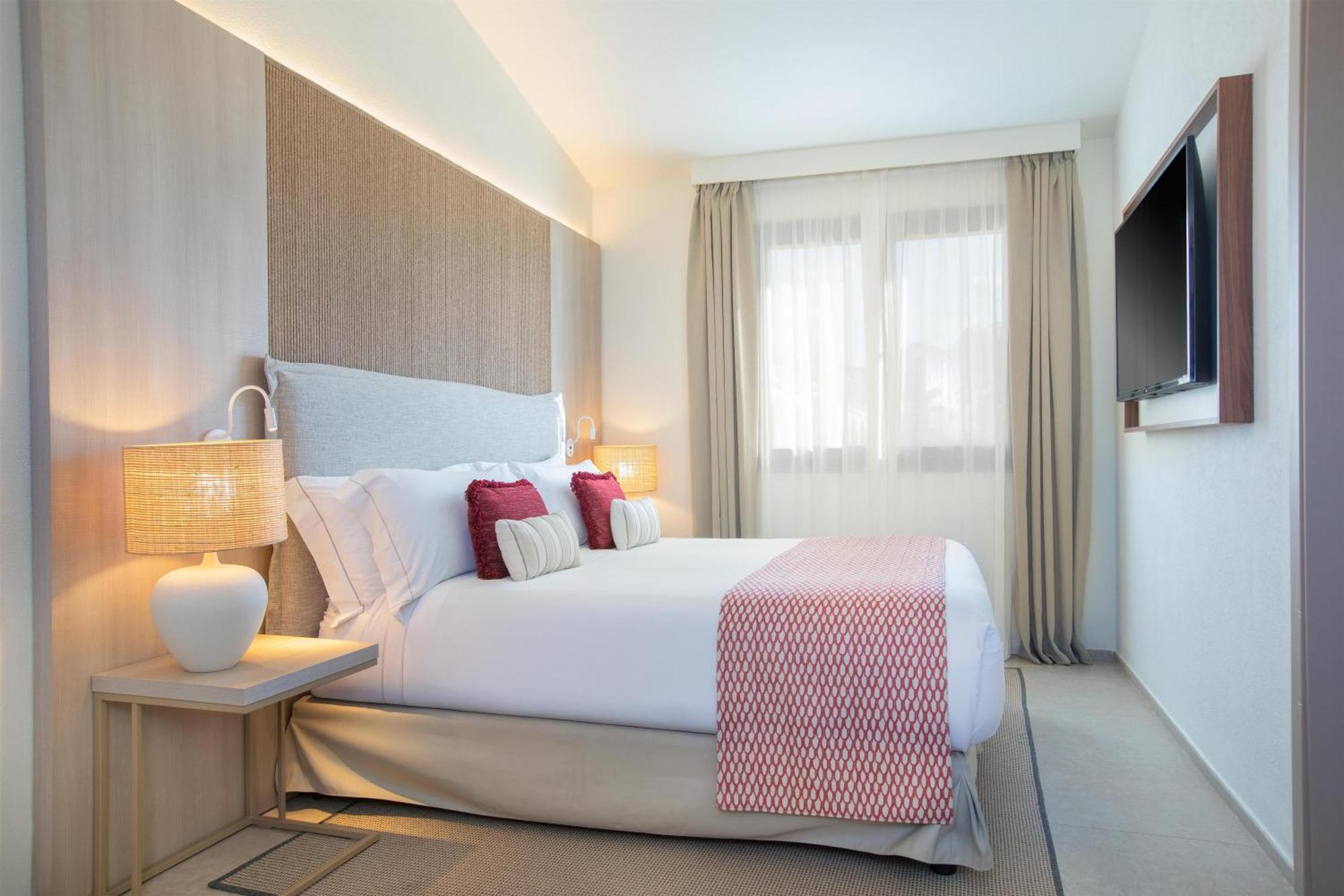 Deluxe King Room,1742634420:JPEG