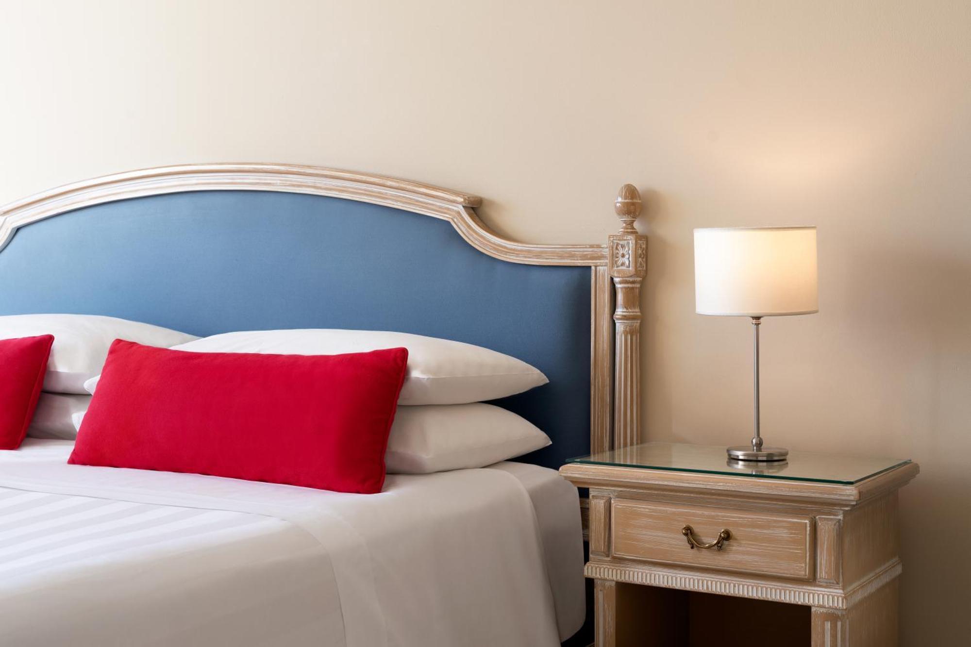 Deluxe Double or Twin Room,1756403431:JPEG