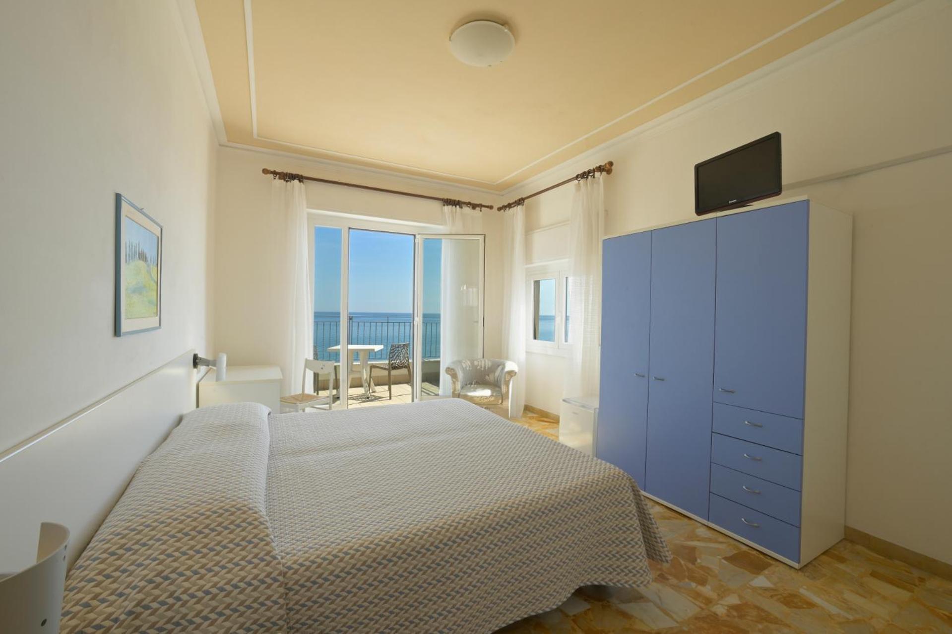 Deluxe Double or Twin Room Sea View,1758419176:JPEG