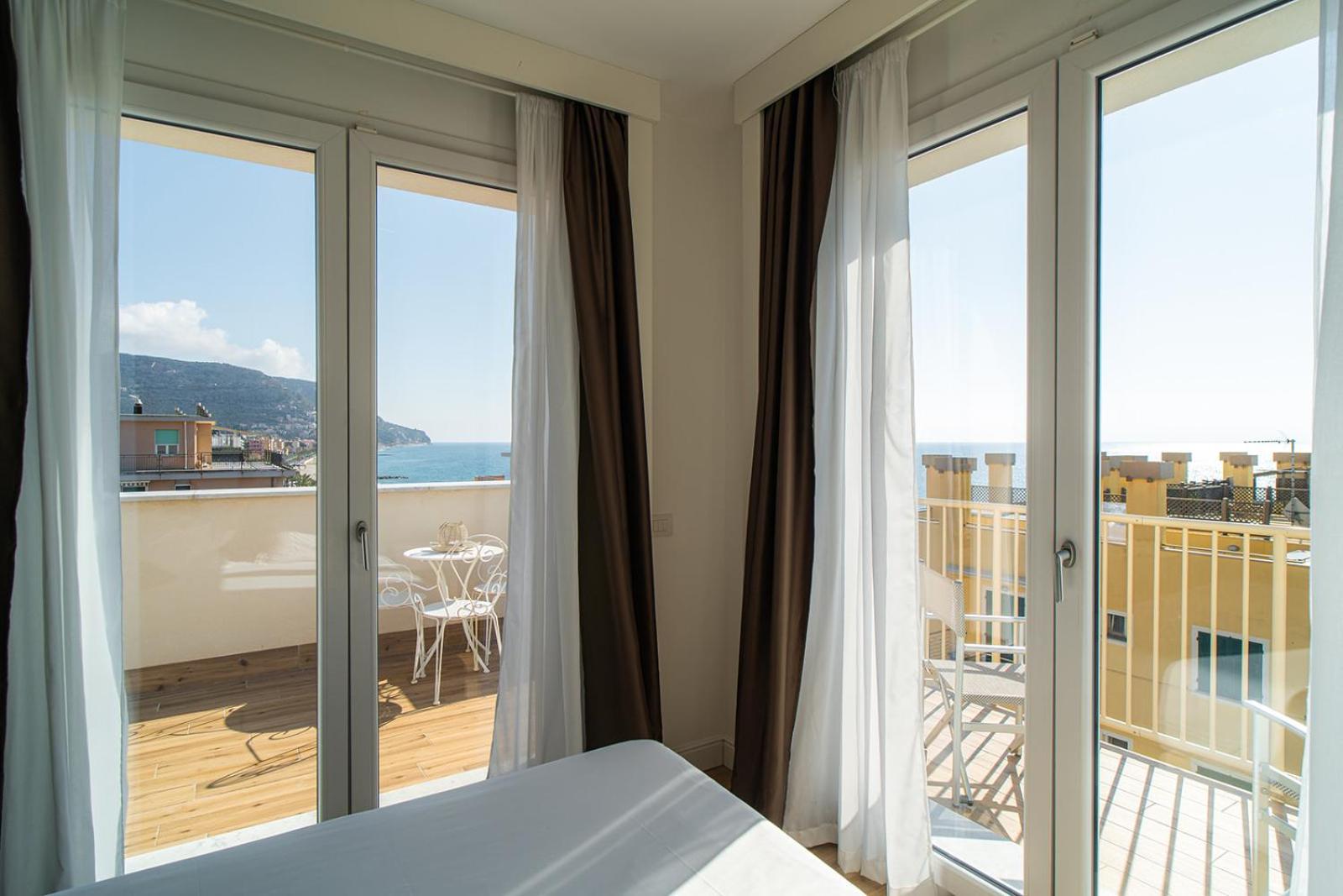 Camera Familiare con Terrazza e Vista Mare