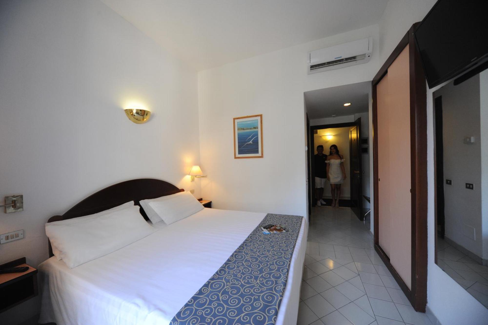Classic Double or Twin Room inner or hill view