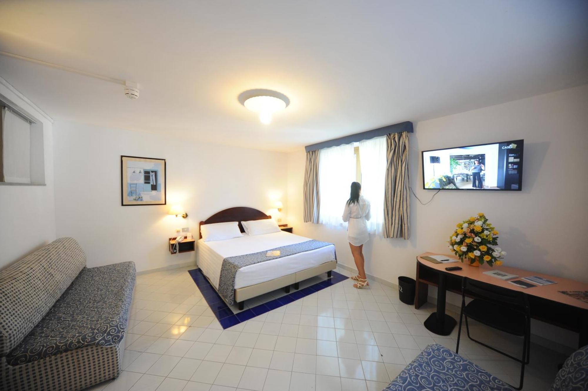 Classic Triple Room inner or hill view