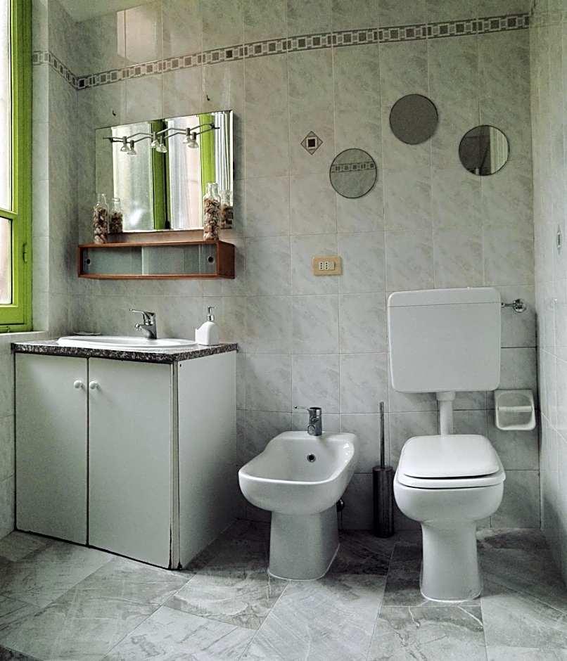 Camera Matrimoniale con Bagno in Comune