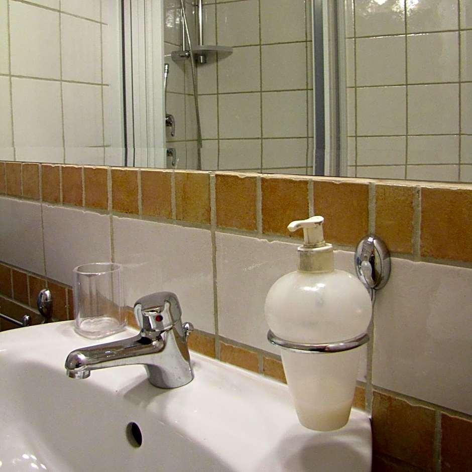 Camera Piccola Doppia con Letti Singoli