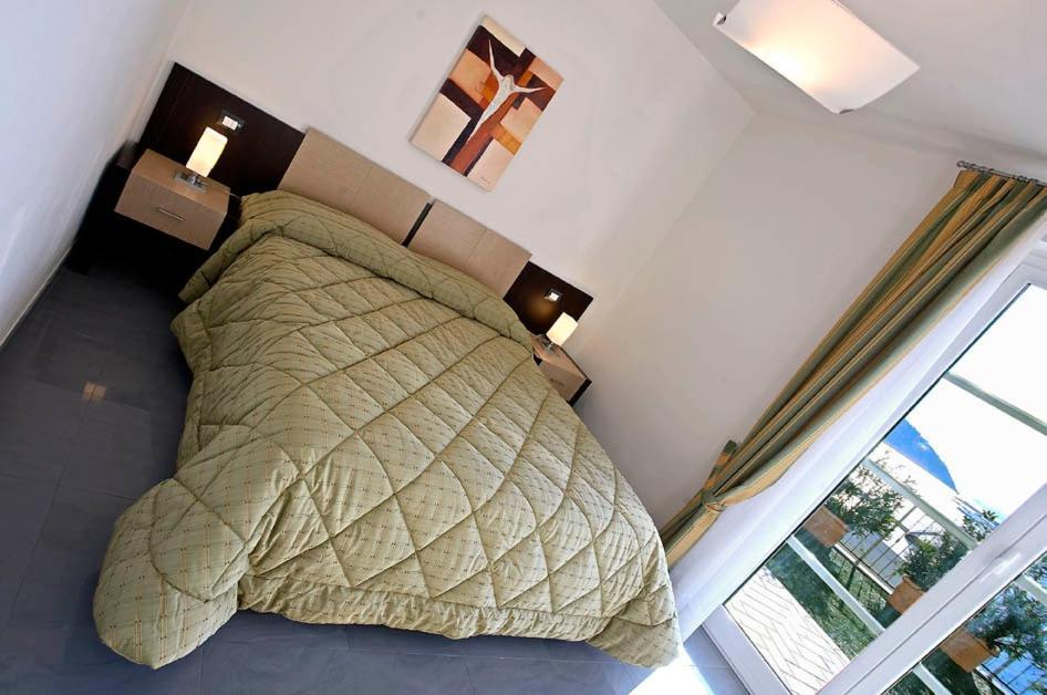 One-Bedroom Apartment,1580693147:JPEG