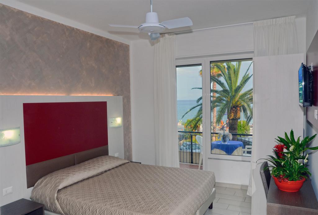 Camera Familiare con Vista Mare