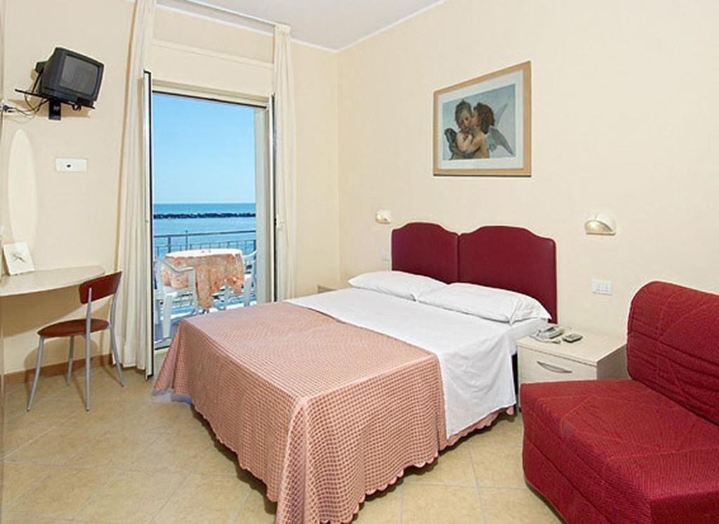 Camera Quadrupla con Vista Mare