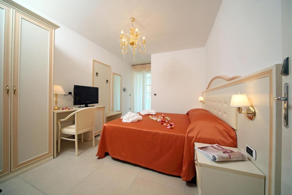 Single Room,79638669:JPEG