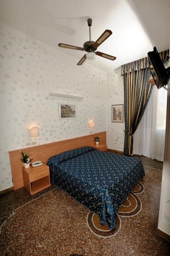 Standard Double or Twin Room,261023273:JPEG