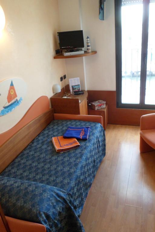 Single Room,737531239:JPEG