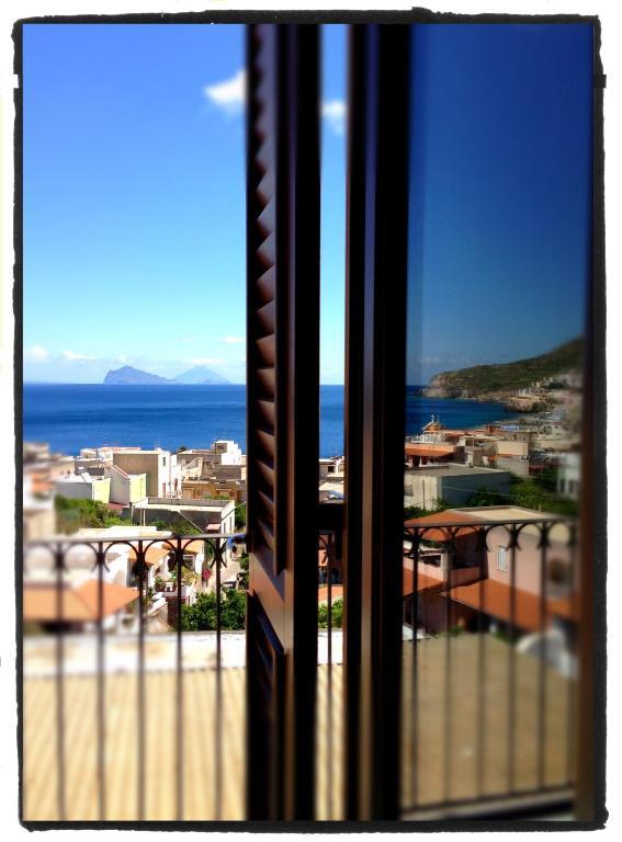 Camera Matrimoniale/Doppia con Letti Singoli con Balcone e Vista Mare