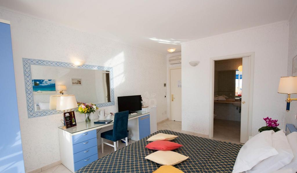 Double Room with Sea View,463721907:JPEG