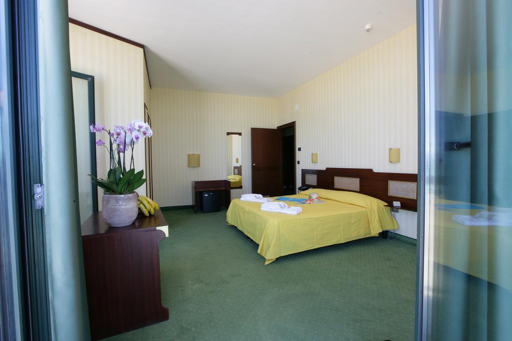 Double or Twin Room,399468645:JPEG