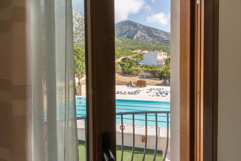 Superior Double Room with Pool View,840354848:JPEG