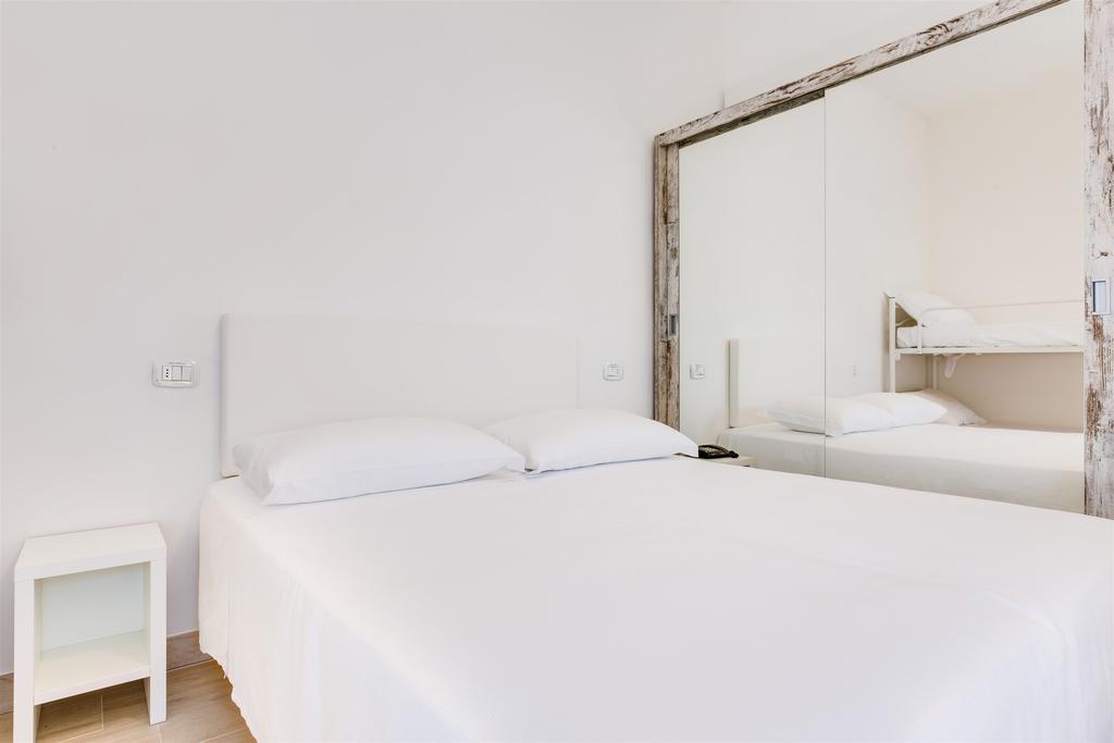 Large Quintuple Room Front Sea View
