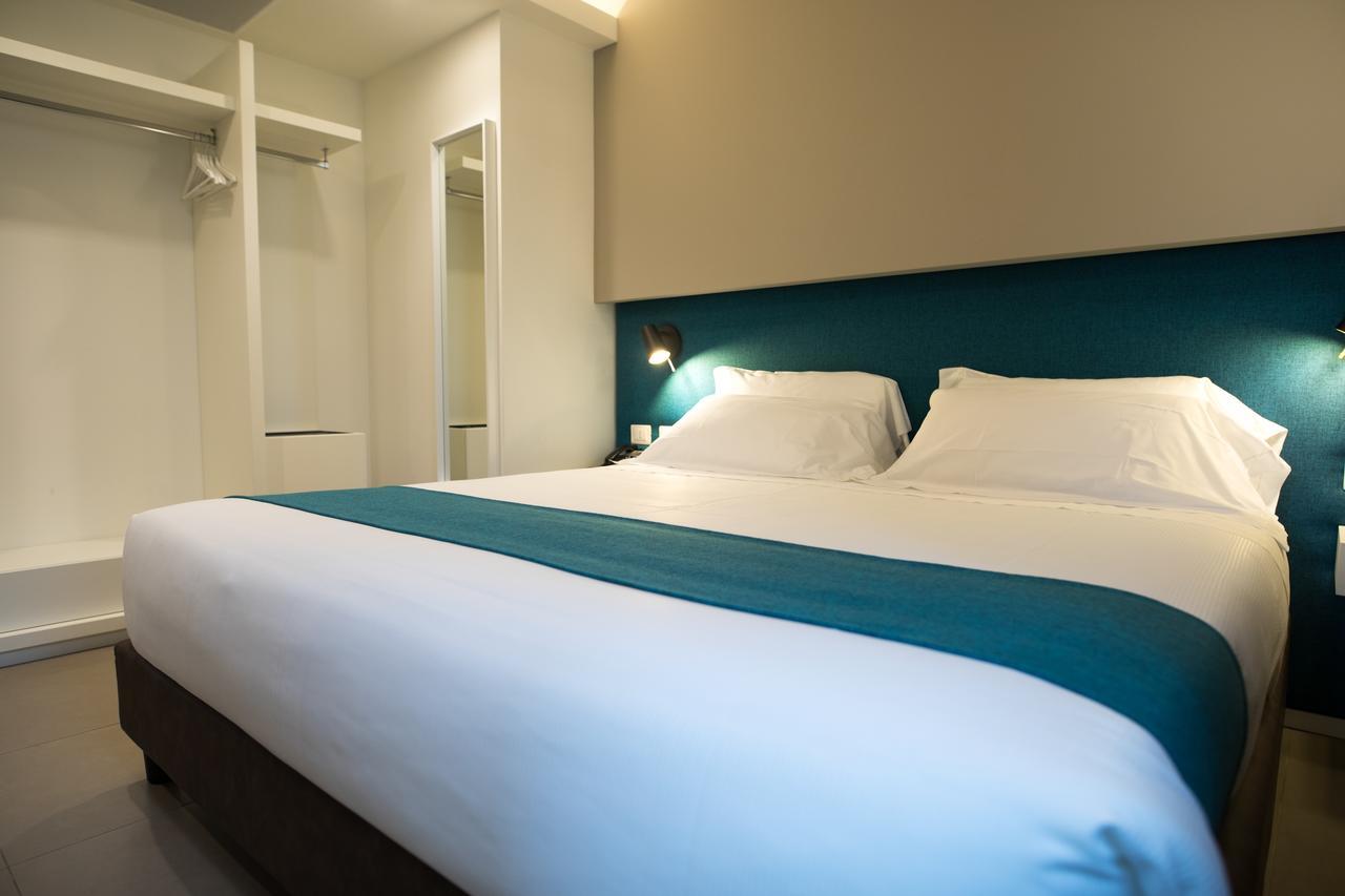 Standard Double Room,546137607:JPEG