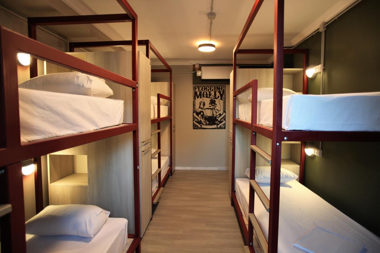 Posto Letto in Dormitorio Femminile con 6 Letti