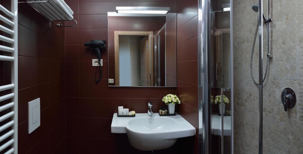 Camera Quadrupla con Vista Mare Laterale