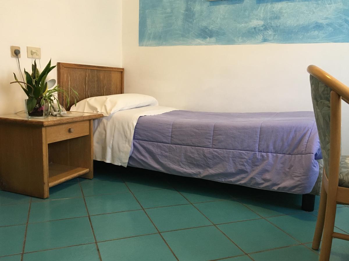 Single Room,632530902:JPEG