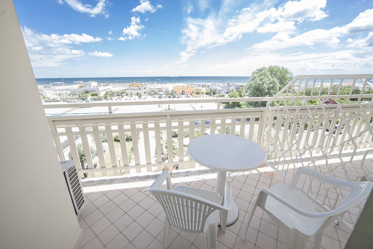 Camera Familiare con Vista Mare Frontale (2 Adulti + 2 Bambini)