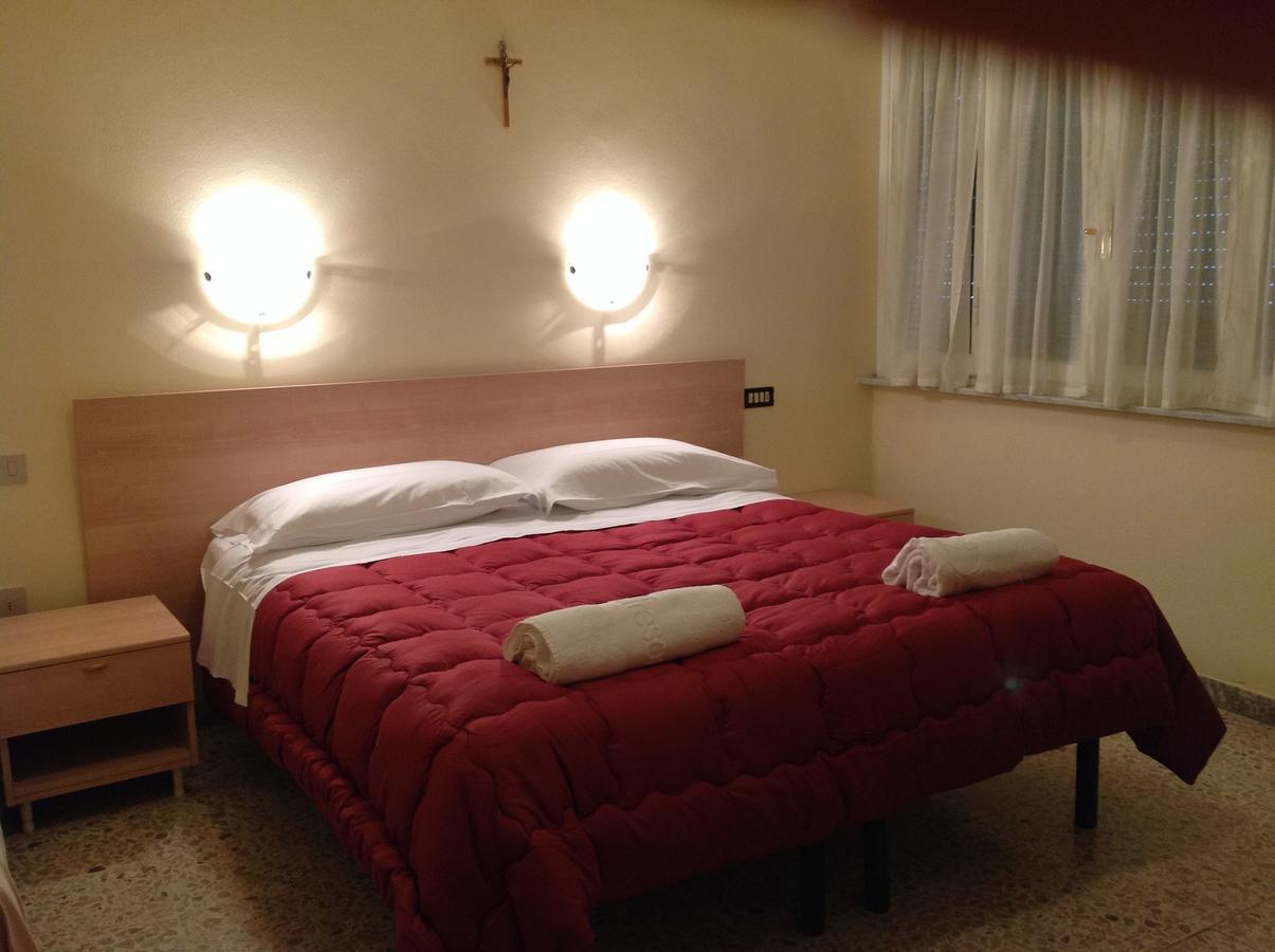 Camera Matrimoniale/Doppia con Letti Singoli con Bagno in Comune