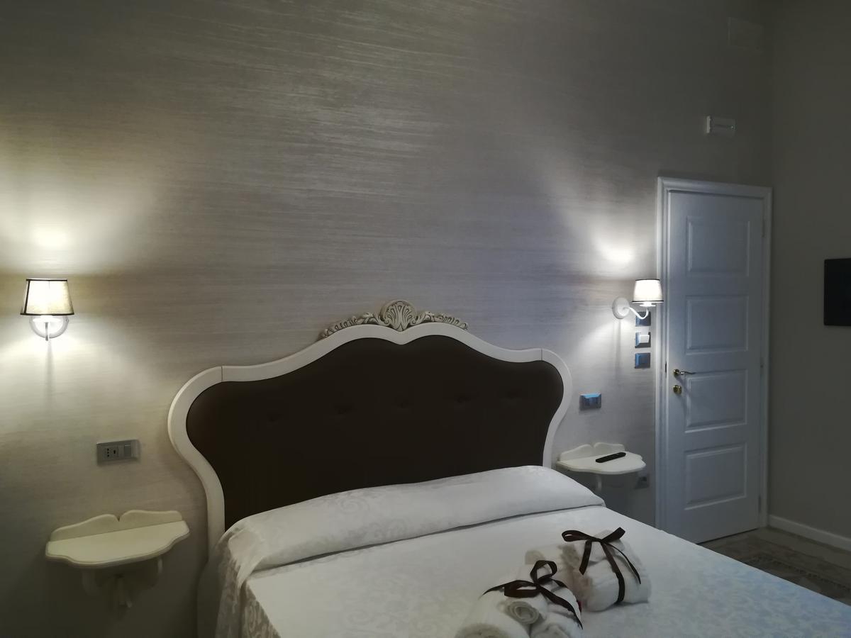 Deluxe Room,1000542957:JPEG