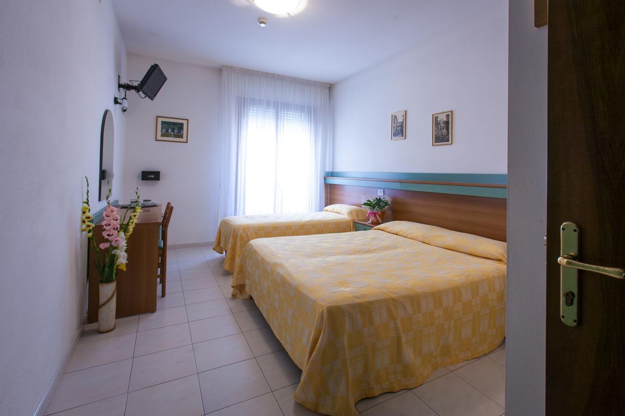 Triple Room,646089849:JPEG