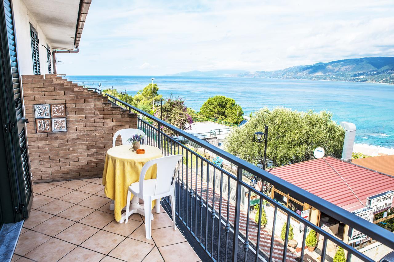 Camera Matrimoniale Deluxe con Balcone e Vista Mare