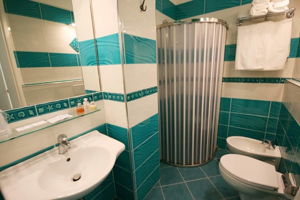 Camera Matrimoniale/Doppia con Letti Singoli con Bagno Privato