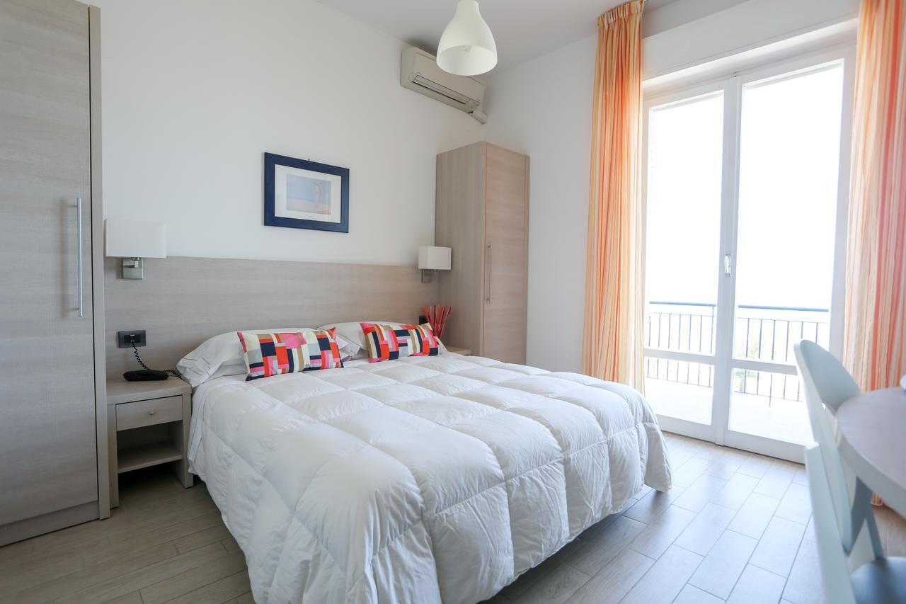 Double or Twin Room Sea View,665703330:JPEG