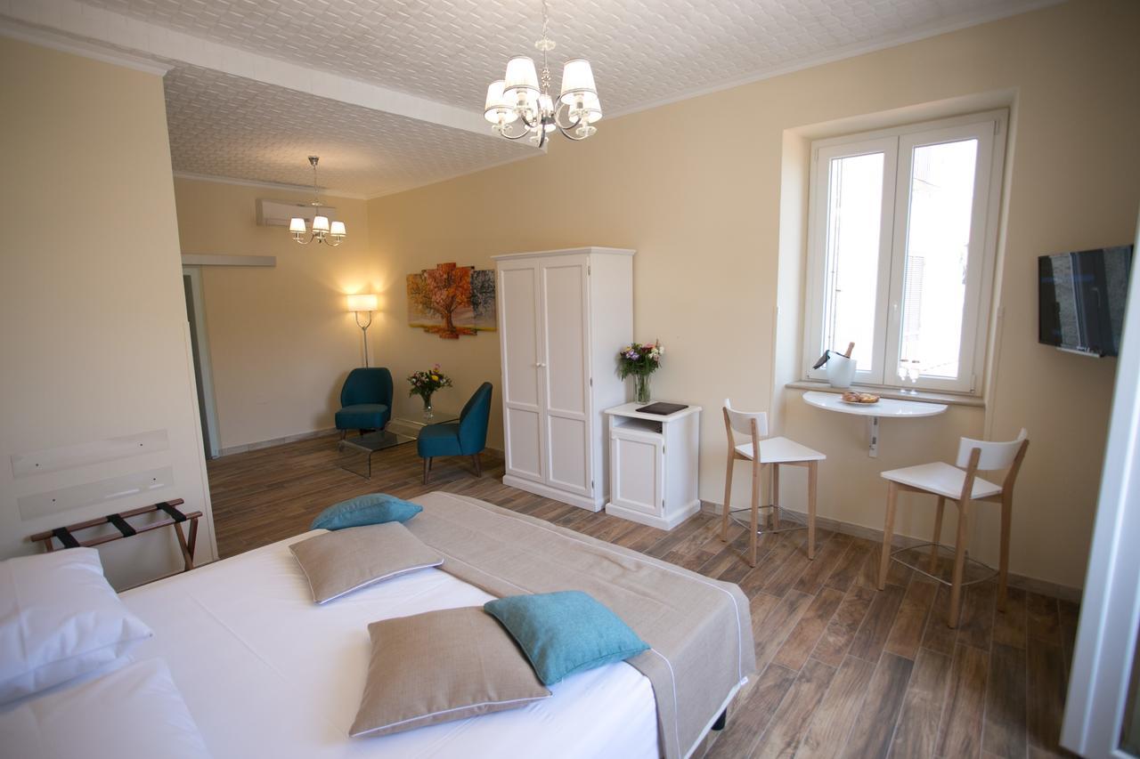 Deluxe Double Room with Balcony and Sea View,668125128:JPEG