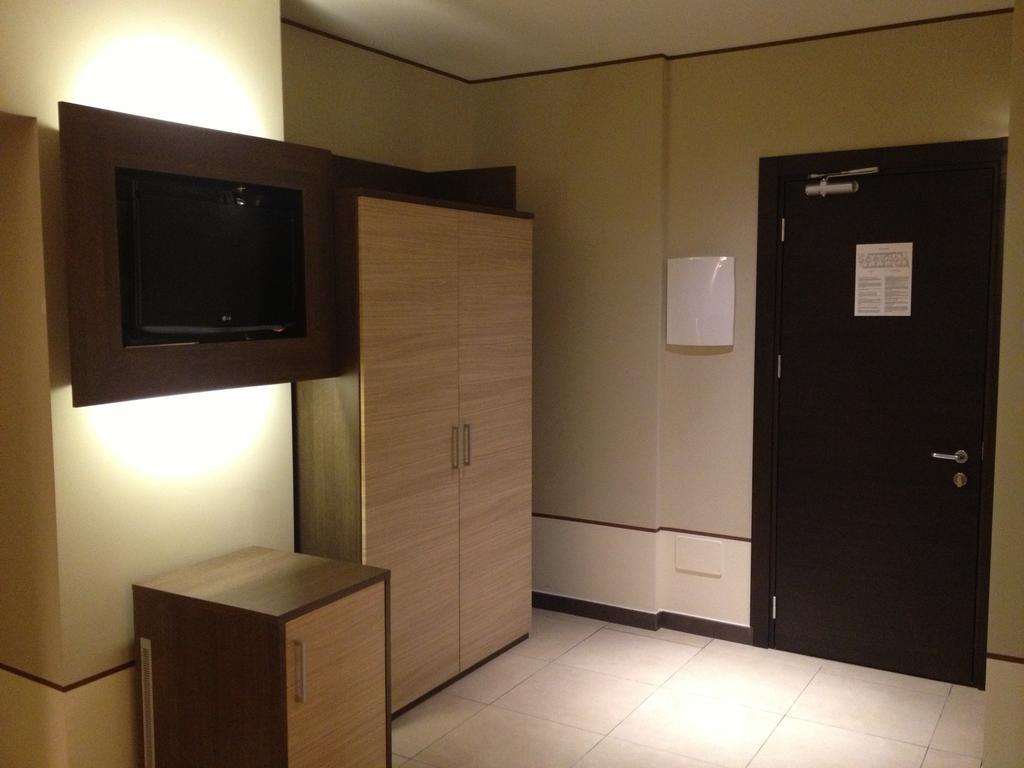 Standard Triple Room with Balcony,69204998:JPEG