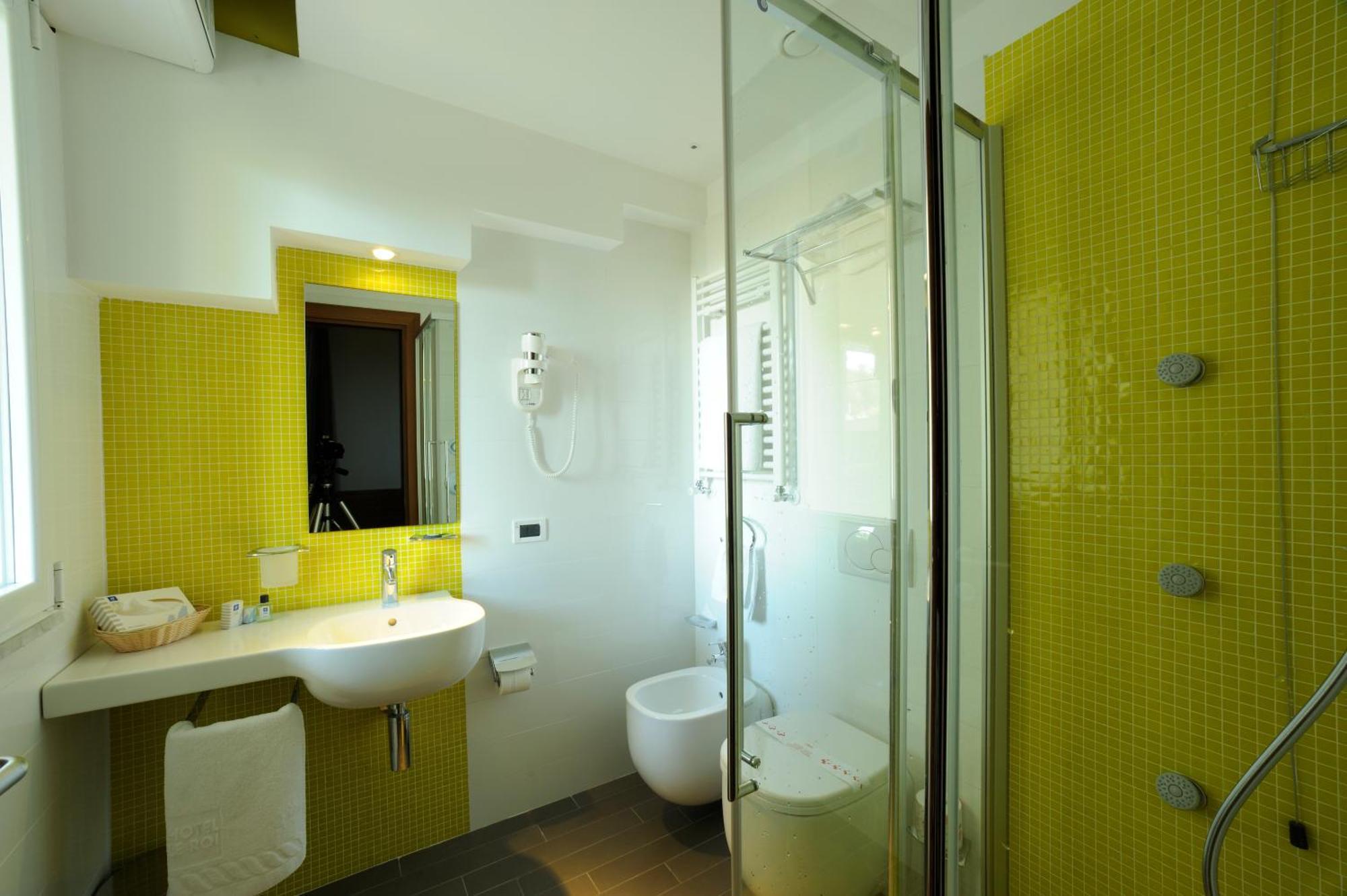 Superior Single Room with Sea View,697580400:JPEG