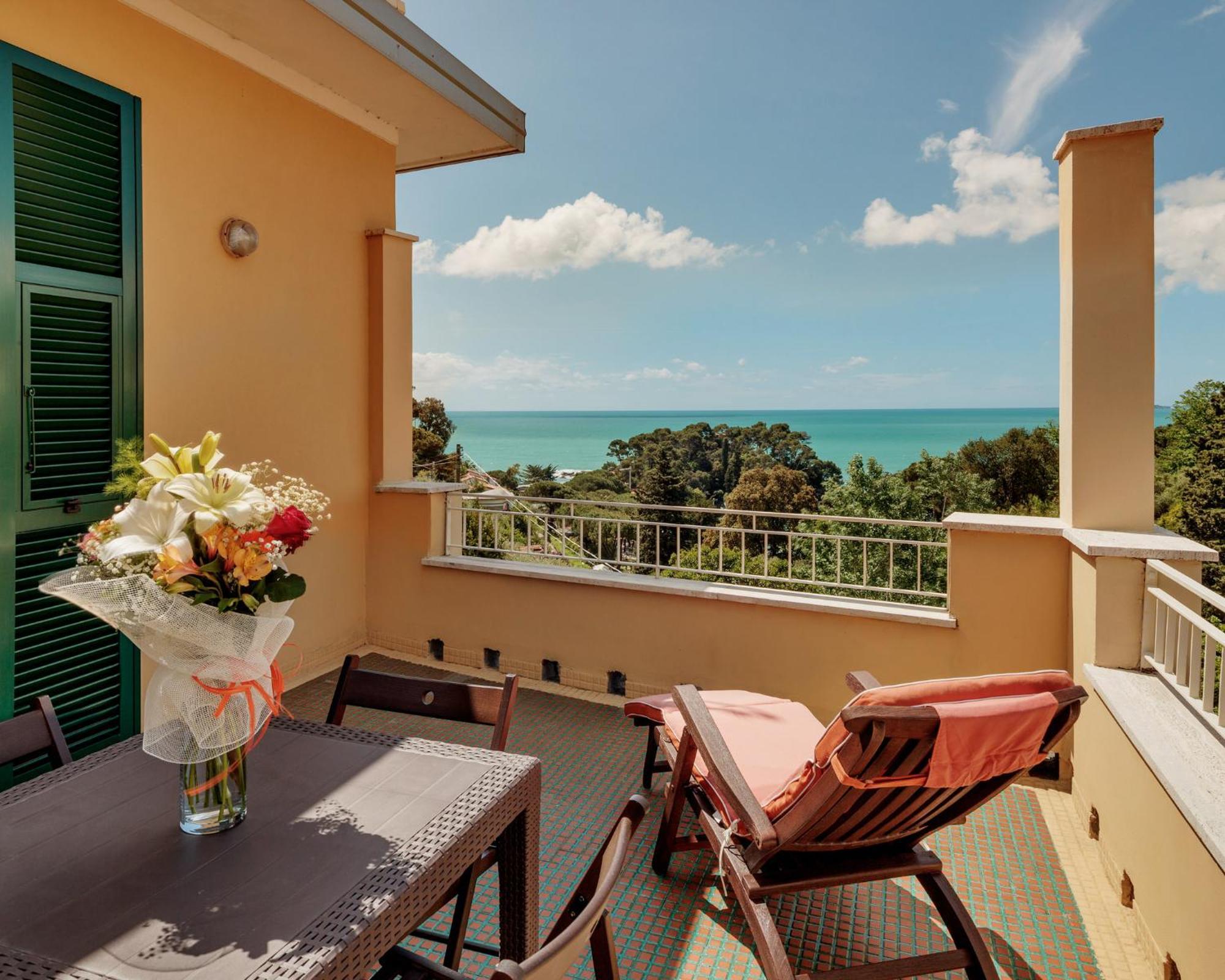 Suite,1190642590:JPEG