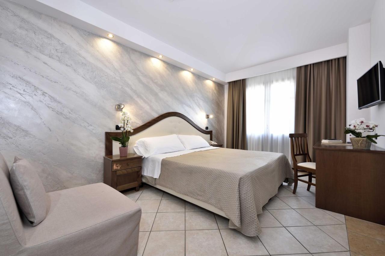 Camera Matrimoniale con Letto Supplementare