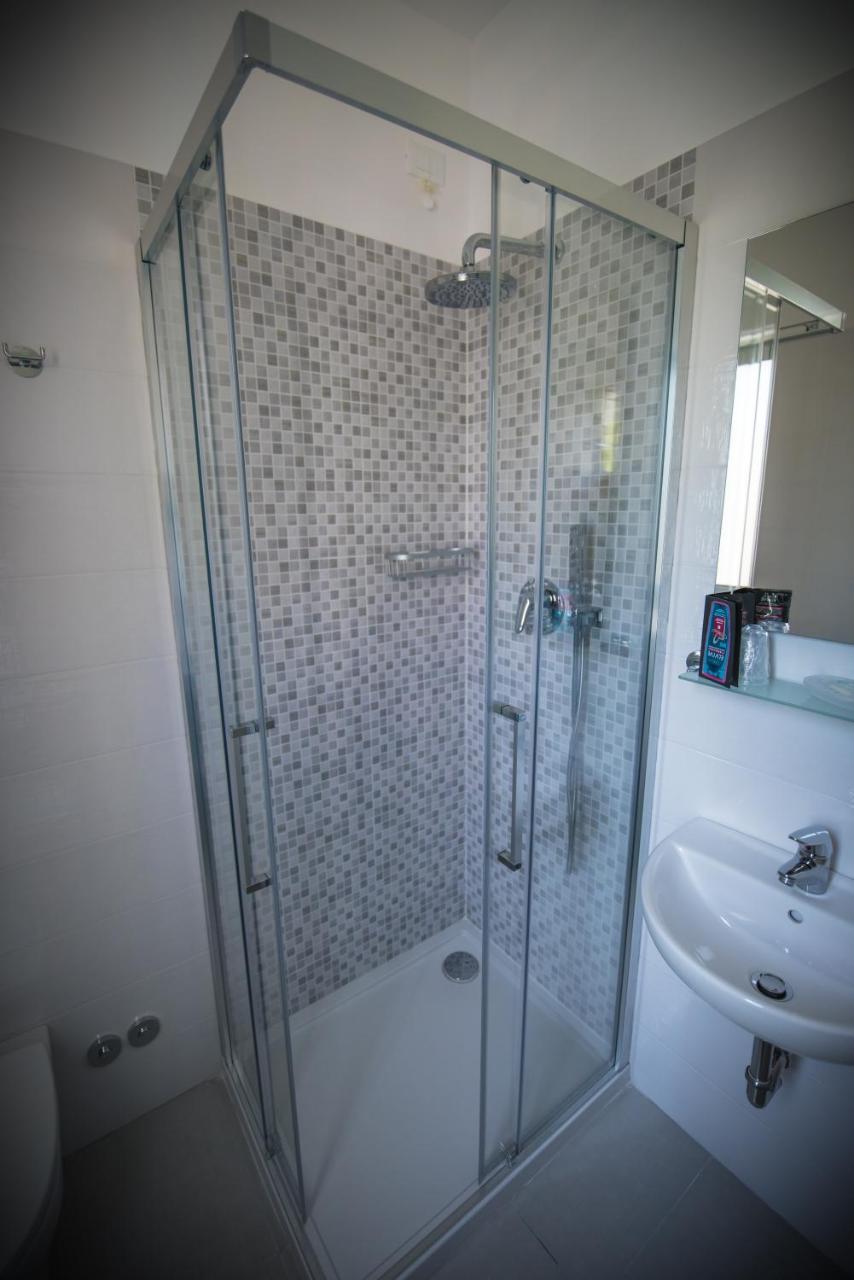 Triple Room,758065453:JPEG