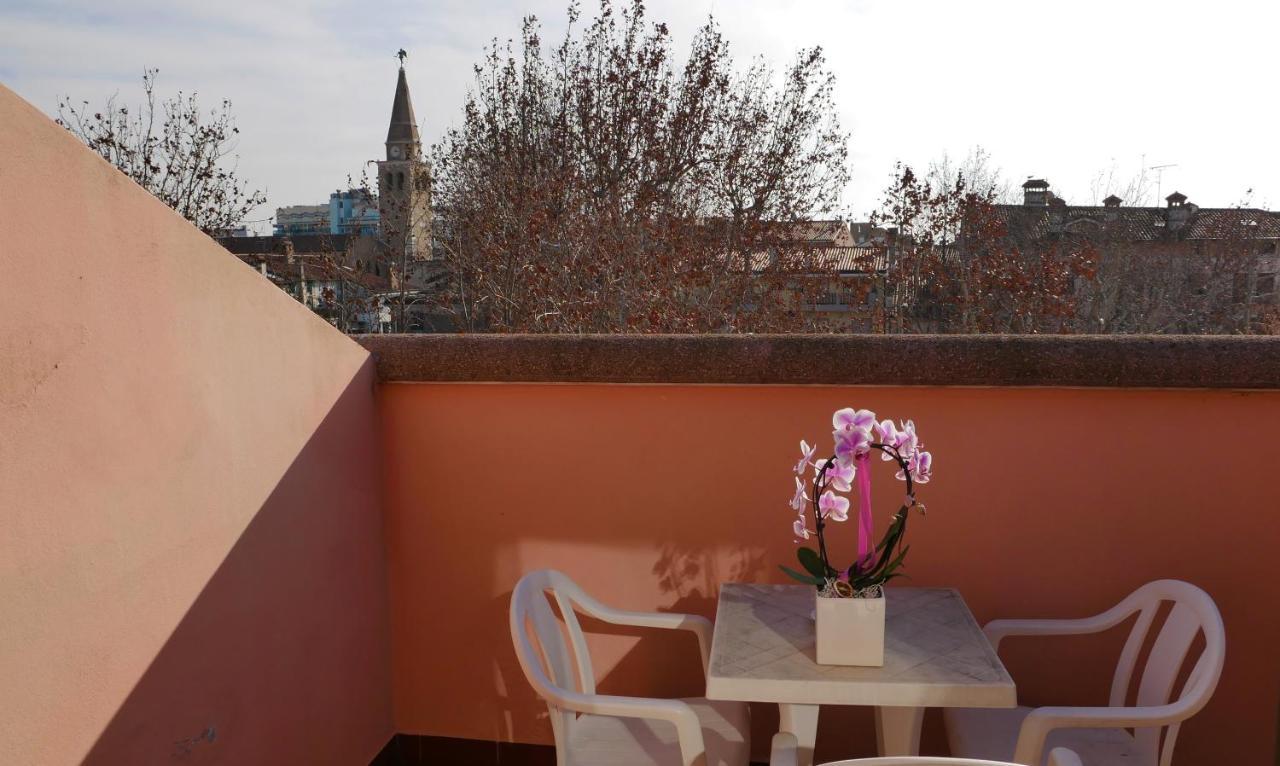 Small Double Room,761676646:JPEG